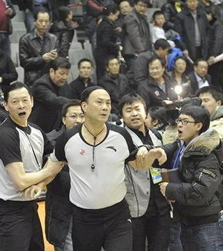 赖特抨击阿森纳球星，称其“形同虚设”应该“30分钟后就被换下”（赖特怒批阿森纳球星：表现形同虚设，30分钟就该被换下）