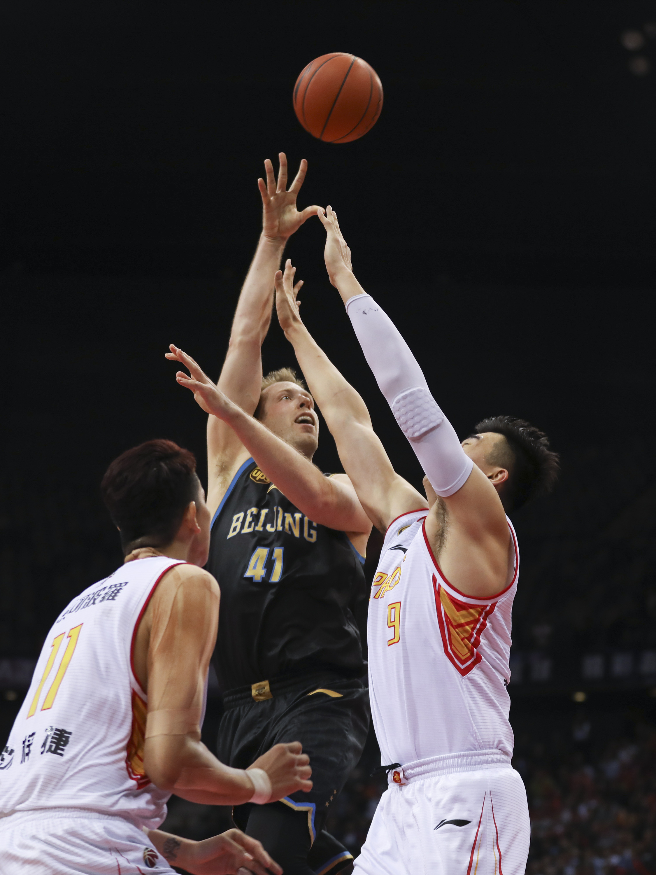 弗里克：当然想执教梅西，但他合同比我的晚一年到期（弗里克：我当然想带梅西，但他的合同比我晚一年才到期）