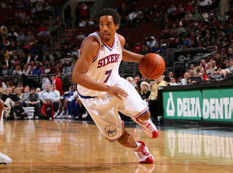 德媒：拜仁不会把16岁中卫基亚拉放走，他很快会签下一份长约（德媒：拜仁拒放16岁中卫基亚拉，续长约在即）