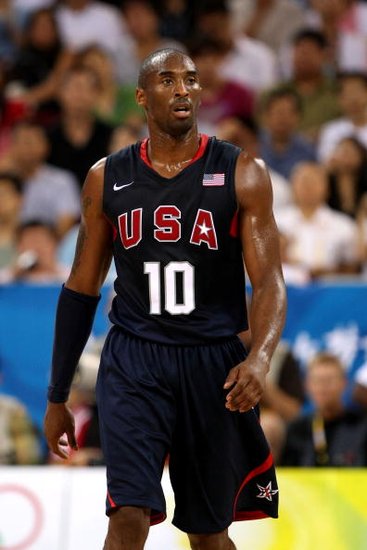 掘金约基奇三双末节爆发（掘金核心约基奇砍三双 末节火力全开）