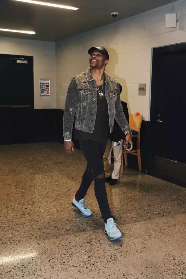 董宇：足协杯未捧杯成遗憾，感谢携手走过数载春秋的所有人（董宇：无缘足协杯成憾，感谢多年一路相伴的每一个人）