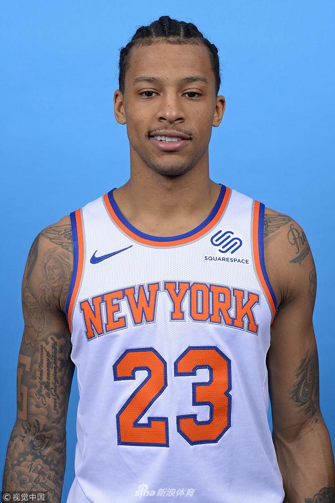 足球巴萨公布主力中场伤情，将缺阵一月（巴萨确认主力中场伤停，预计休战一个月）