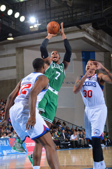 阿森纳发布战小蜜蜂赛前海报：因卡皮耶单人出镜（阿森纳官宣战小蜜蜂赛前海报：因卡皮耶单独出镜）